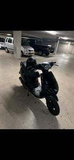 Piggio zip, Ophalen, Zo goed als nieuw, Benzine, Zip