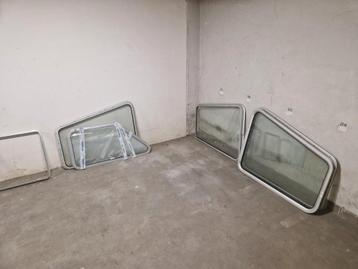 Ongebruikte scheepsramen, enkel en dubbel glas beschikbaar voor biedingen
