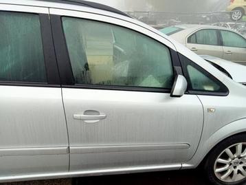 Portier 4Deurs rechts-voor van een Opel Zafira (Z157) beschikbaar voor biedingen