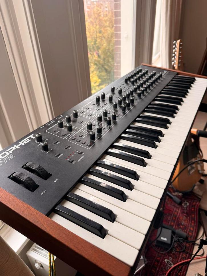 Dave Smith Prophet Rev 2 - 8 Voice Analoge Synthesizer, Muziek en Instrumenten, Synthesizers, Zo goed als nieuw, Overige aantallen