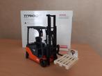 Toyota Traigo 48 4-wheel van ROS 1:24