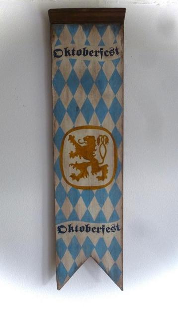 Handgeschilderd houten Oktoberfest vaandel / Biergarten beschikbaar voor biedingen