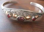 Prachtige zilveren armband met briljant geslepen granaat., Nieuw, Ophalen of Verzenden, Met edelsteen, Zilver