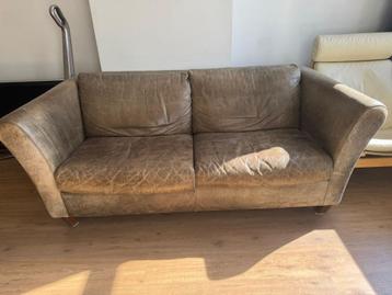 Leren 2-zitsbank – perfecte lounge bank bij de koffietafel beschikbaar voor biedingen
