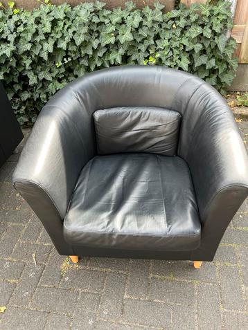 Zwarte IKEA Fauteuil - leatherlook - Goede Staat beschikbaar voor biedingen