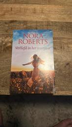 Nora Roberts verliefd in het voorjaar boek, Ophalen of Verzenden, Zo goed als nieuw