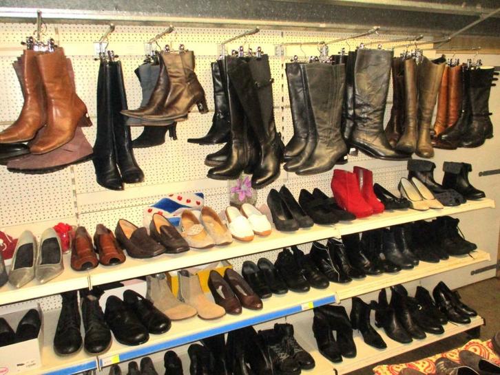 Linnengoed, speelgoed, gereedschap, kleding en schoenen., Huis en Inrichting, Overige Huis en Inrichting, Zo goed als nieuw, Ophalen