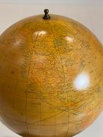 Wereldbol globe in vitrine, Huis en Inrichting, Woonaccessoires | Wereldbollen, Ophalen