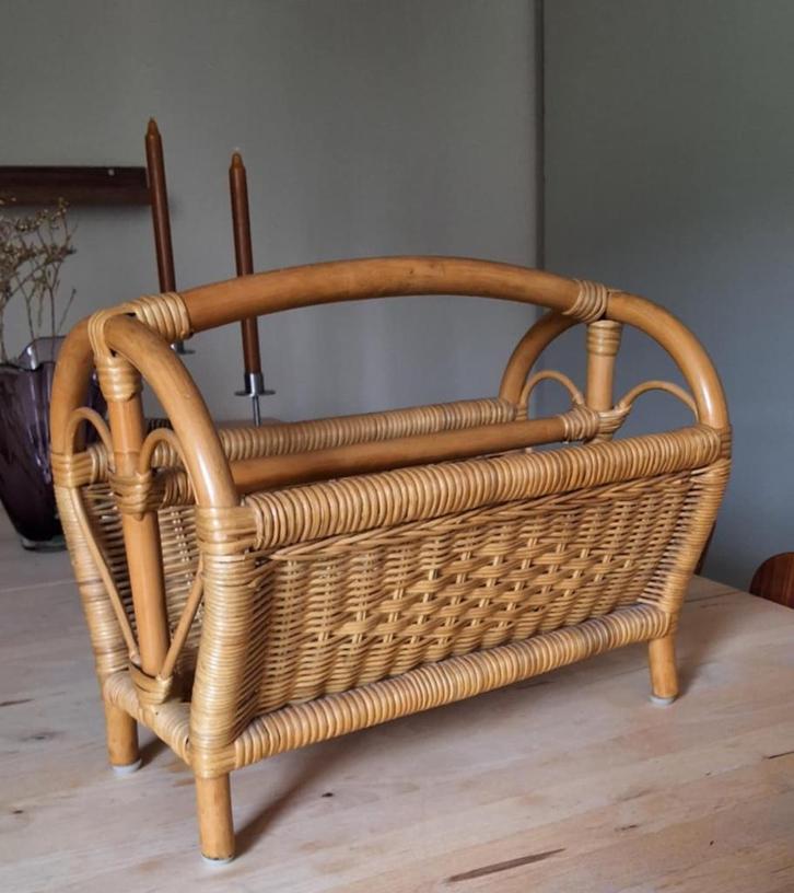 Lectuurmand, tijdschriftenmand. rotan/ vintage, Huis en Inrichting, Woonaccessoires | Krantenbakken en Lectuurbakken, Zo goed als nieuw