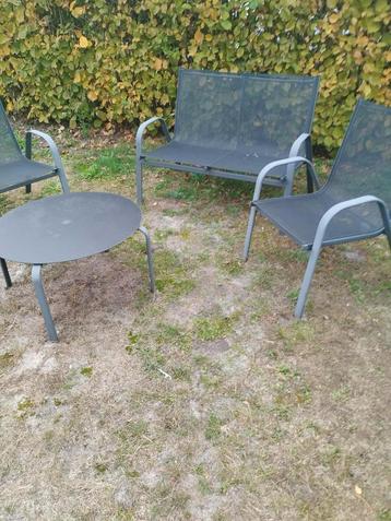 Mooie Tuinset - Tafel & Stoelen beschikbaar voor biedingen