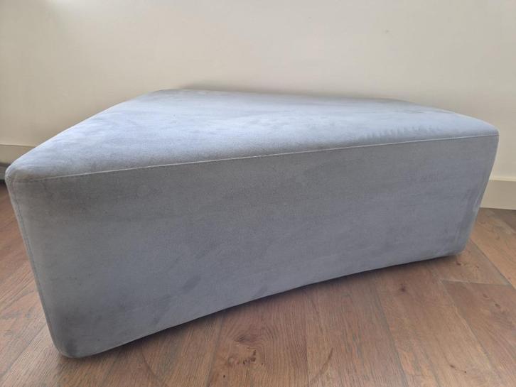 Leolux poef / bijzetbankje / hocker, Huis en Inrichting, Banken | Voetenbanken en Poefen, Zo goed als nieuw, 50 tot 75 cm, 75 tot 100 cm