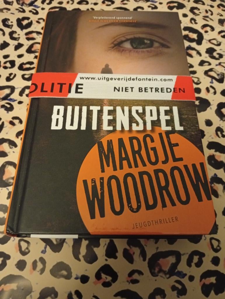 Buitenspel - Margje Woodrow, Ophalen of Verzenden, Zo goed als nieuw, Margje Woodrow