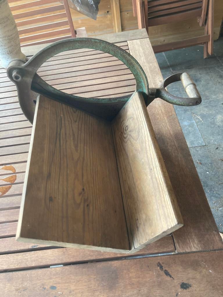 Roggebrood snijplank, Ophalen