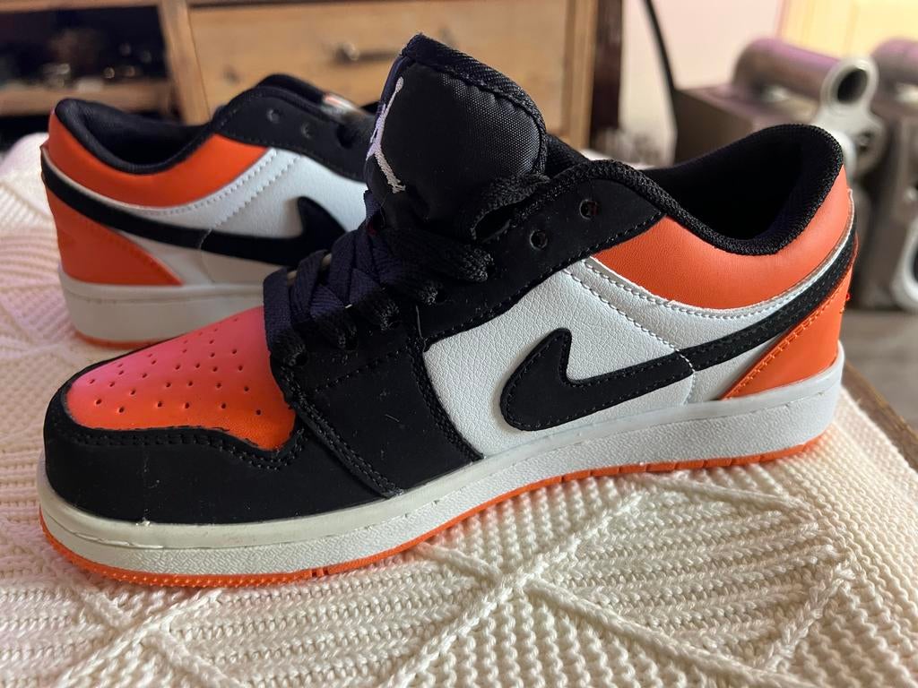 AIR JORDAN 1 LOW GS 'Shattered Backboard', Ophalen of Verzenden, Nieuw, Sneakers of Gympen