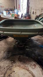 Kunstmeststrooier, waterpomp, voerbak en rek koekenkappen, Zakelijke goederen, Agrarisch | Werktuigen, Ophalen, Gewasbescherming en Bemesting