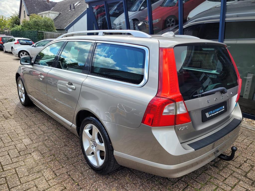 Volvo V70 2.5FT Summum 230PK LEER / XENON / TREKHAAK, Gebruikt, Zwart, Bruin, 2521 cc