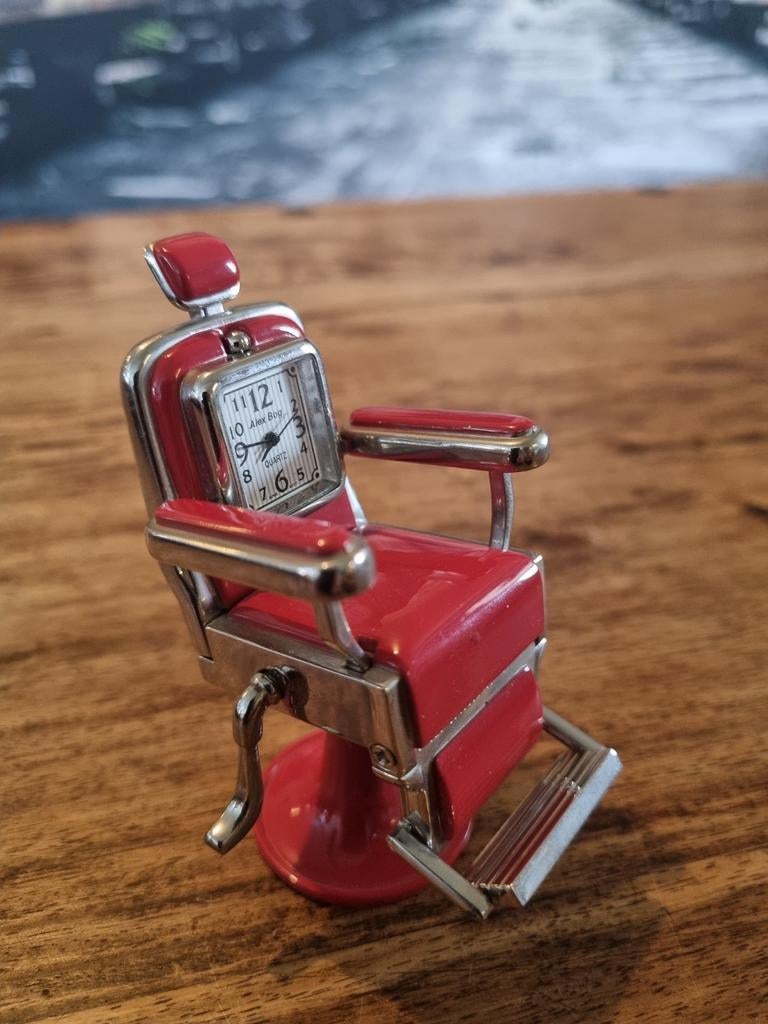 Miniatuur Kappersstoel Klokje - Alex Bog, Ophalen of Verzenden, Overige typen
