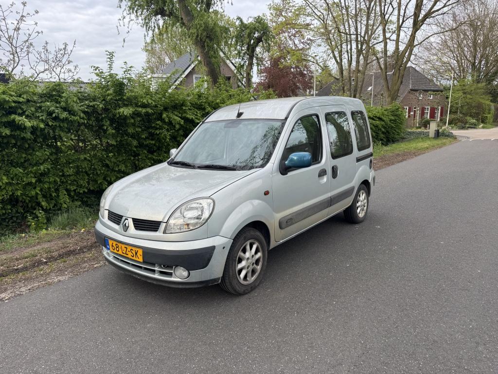 Renault Kangoo 1.6-16V Privilège (bj 2003), Auto's, Renault, 13 km/l, Gebruikt, 49 €/maand, Origineel Nederlands