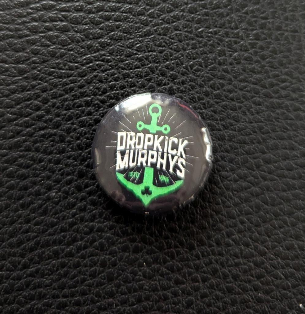 Dropkick Murphys – 25 mm button – zwart groen, Verzamelen, Ophalen of Verzenden