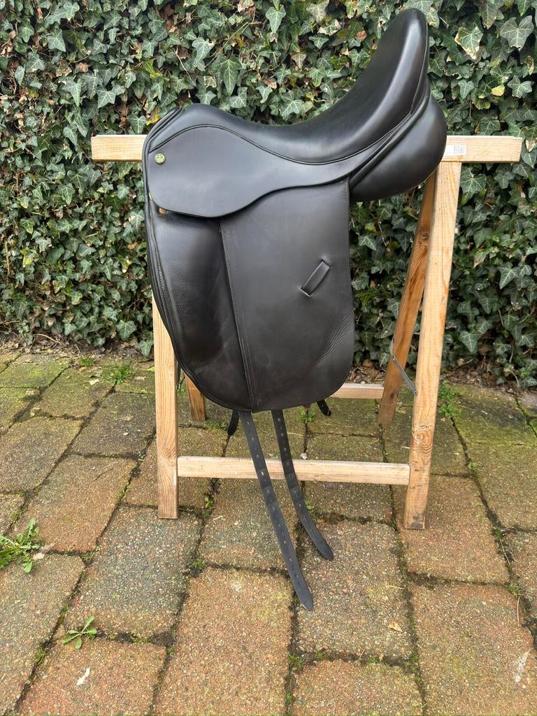 Ideal Suzannah dressuurzadel mw 17.5, Dieren en Toebehoren, Paarden en Pony's | Zadels, Ophalen, Gebruikt, Dressuur