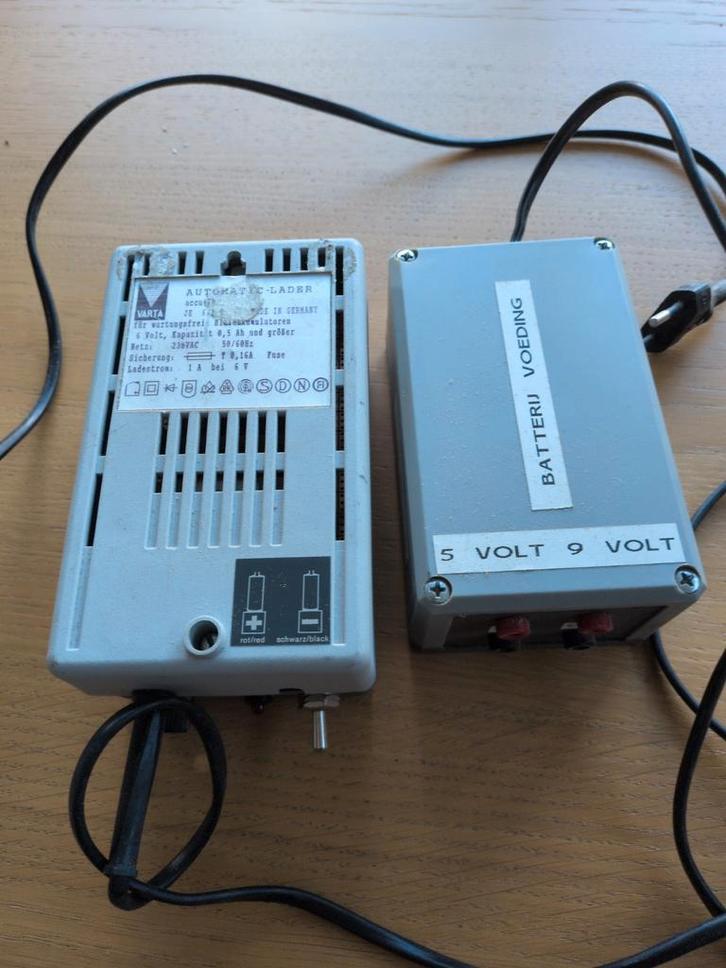 2 voedingen: 5V en 9V uitgang, inclusief Varta acculader, Computers en Software, Accu's en Batterijen, Ophalen of Verzenden