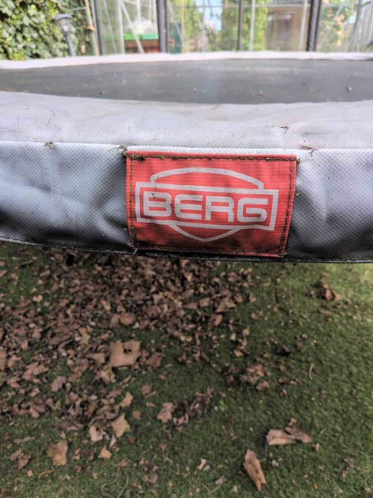 Berg trampoline 330cm, Ophalen, Gebruikt