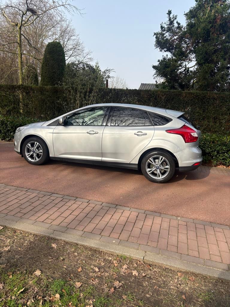 Ford Focus 1.0 Ecoboost 92KW 5D 2014 Grijs edition plus, Auto's, 125 pk, 635 kg, 1200 kg, Handgeschakeld