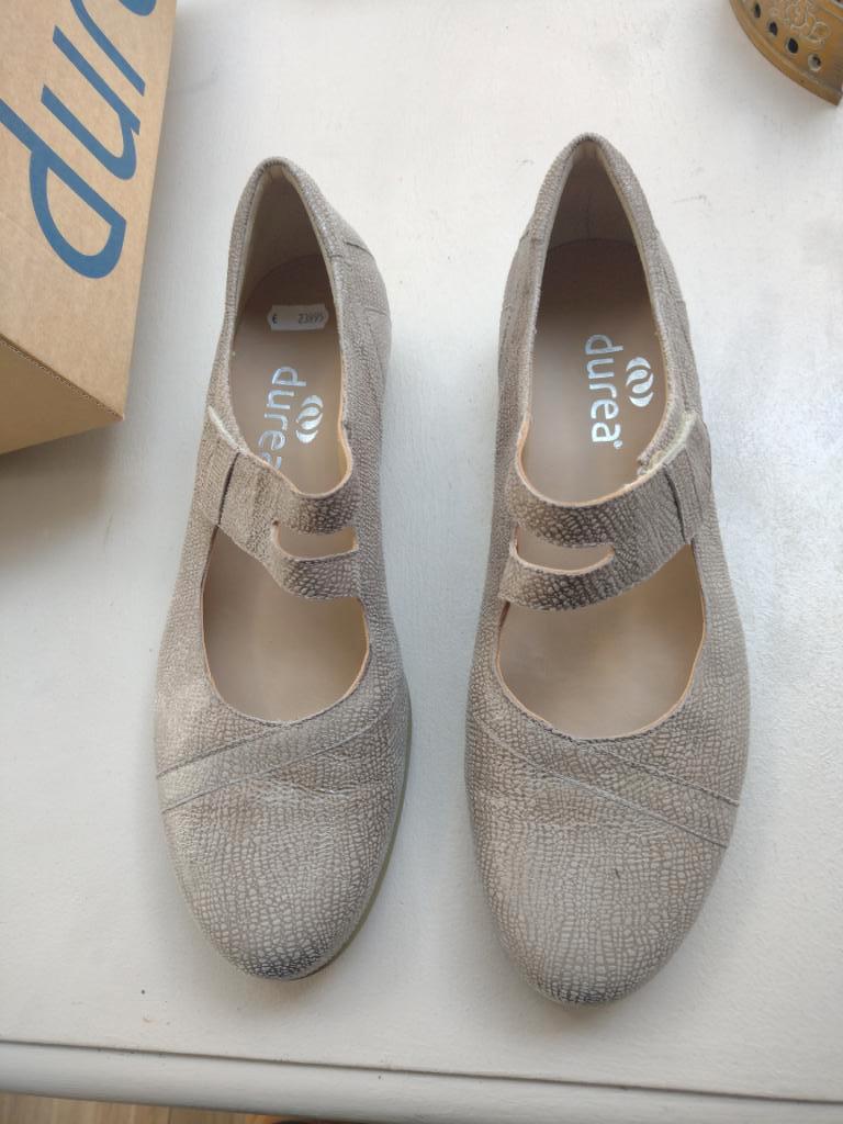 Damesschoenen Durea taupekleurig., Kleding | Dames, Schoenen, Durea, Schoenen met lage hakken, Beige, Ophalen of Verzenden