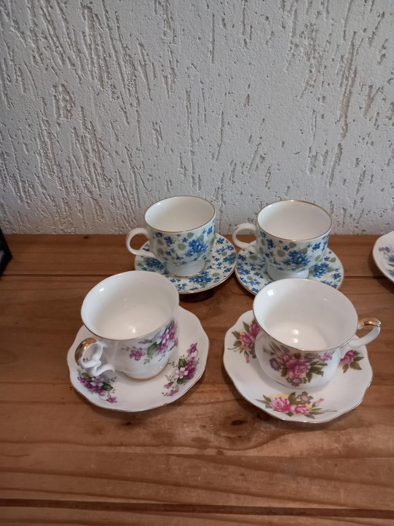 Set van 4 porseleinen kopjes en schotels met bloemmotief, Ophalen, Zo goed als nieuw, Wedgwood, Kop(pen) en/of Schotel(s)