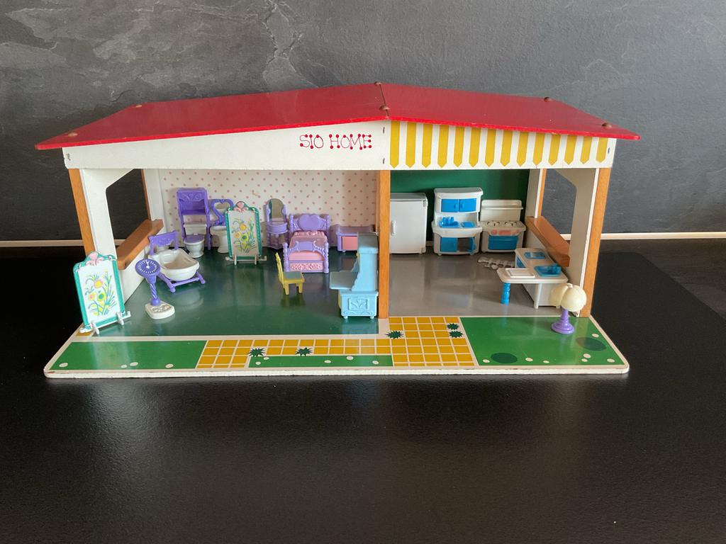 Vintage SIO HOME Poppenhuis met Meubels, Kinderen en Baby's, Speelgoed | Poppenhuizen, Ophalen of Verzenden, Gebruikt, Poppenhuis