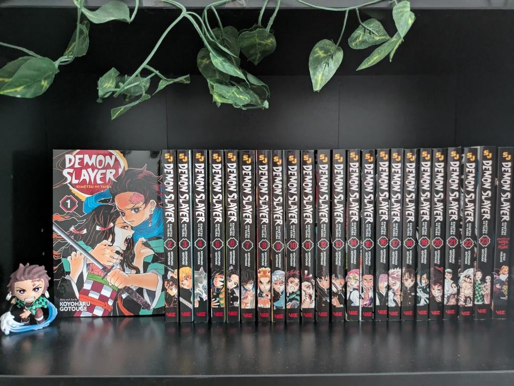 Demon Slayer Manga Complete Serie + Spinoff + minifiguur, Complete serie of reeks, Ophalen of Verzenden, Zo goed als nieuw, Koyoharu Gotouge