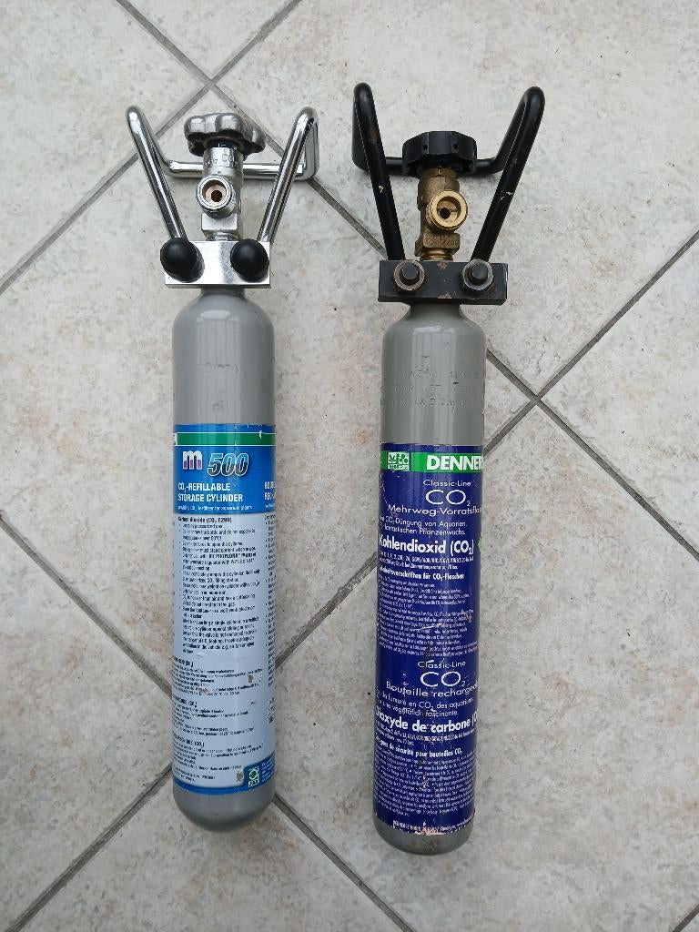 2 x lege Co2  fles 500 gram, Dieren en Toebehoren, Vissen | Aquaria en Toebehoren, Ophalen, Gebruikt, CO₂-systeem