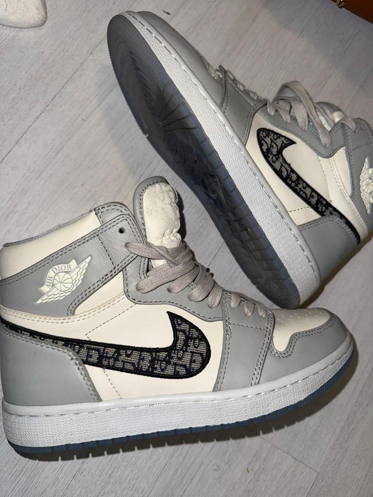 Dior Air Jordan 1 High sneakers maat 39, Kleding | Dames, Schoenen, Ophalen, Gedragen, Grijs, Sneakers of Gympen
