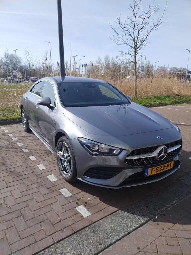 Mercedes-Benz CLA 250 e 218pk 8G-DCT 2020 Grijs, Auto's, Mercedes-Benz, CLA, Stof, Euro 6, 160 pk