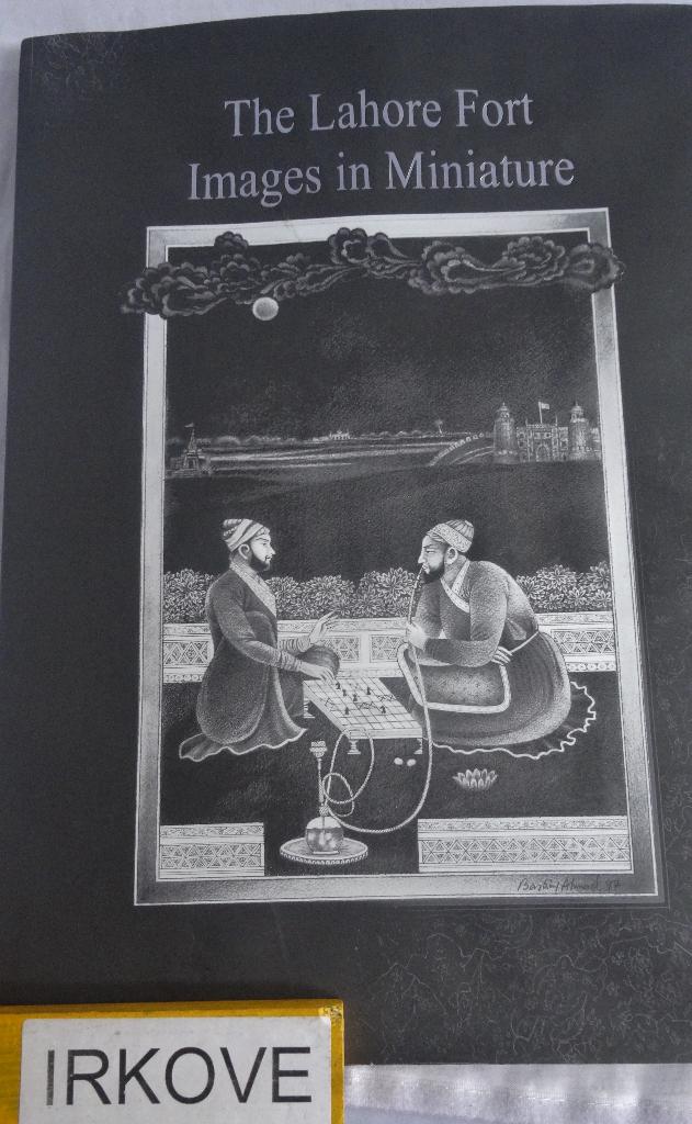 THE LAHORE FORT IMAGES IN MINIATURE * Unesco *, Boeken, Verzenden, Zo goed als nieuw, Schilder- en Tekenkunst, Unesco