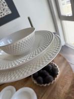 Servies set (dinerbord , ontbijtbord, soepkom en salade kom, Huis en Inrichting, Keuken | Servies, Ophalen of Verzenden, Zo goed als nieuw