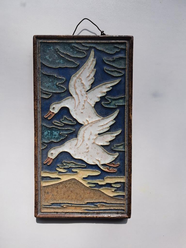 Cloisonné tegel De Porceleyne Fles Delft vliegende ganzen, Antiek en Kunst, Ophalen of Verzenden