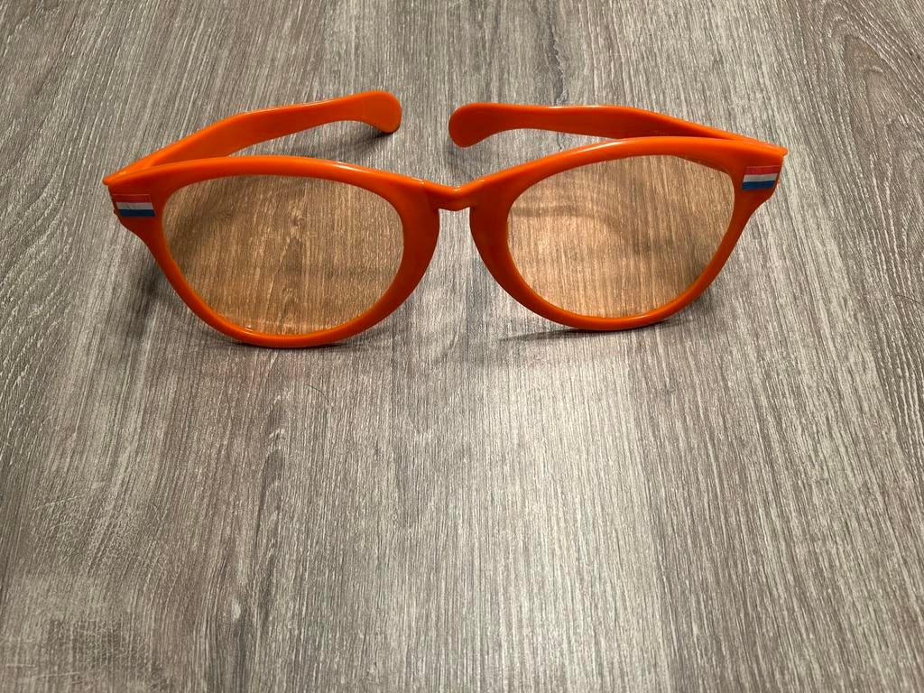 Grote oranje bril / holland voetbal, Kleding | Heren, Carnavalskleding en Feestkleding, Ophalen of Verzenden, Zo goed als nieuw