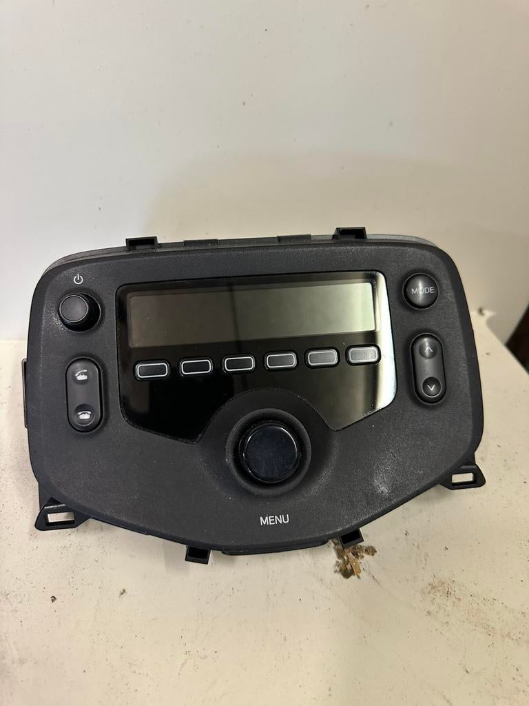 Originele radio met bluetooth en mp3 aygo 108 c1, Ophalen, Zo goed als nieuw
