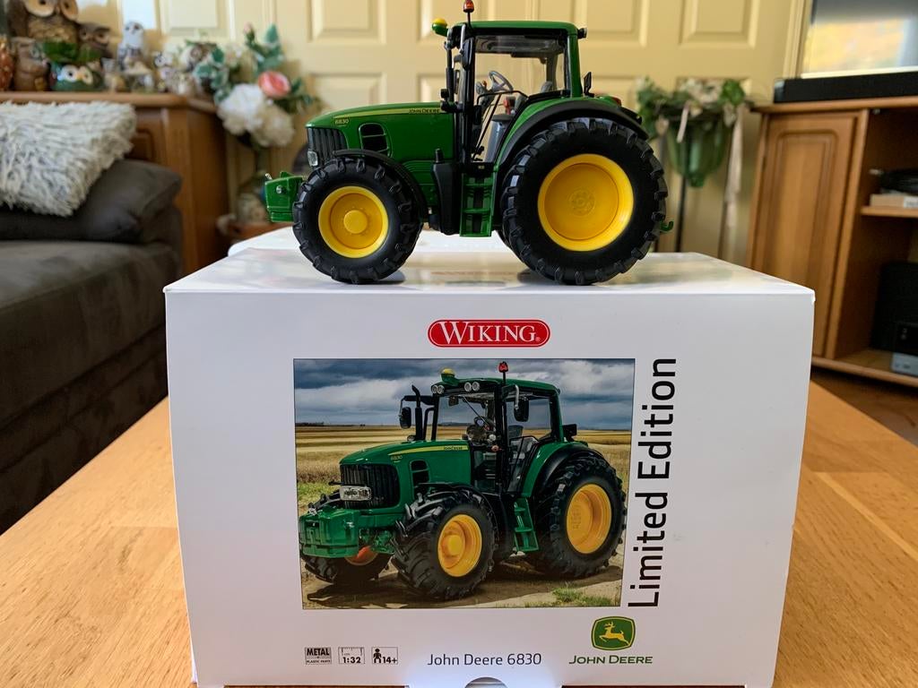 Wiking John Deere 6830 Premium Limited Edition, Hobby en Vrije tijd, Modelauto's | 1:32, Zo goed als nieuw, Tractor of Landbouw