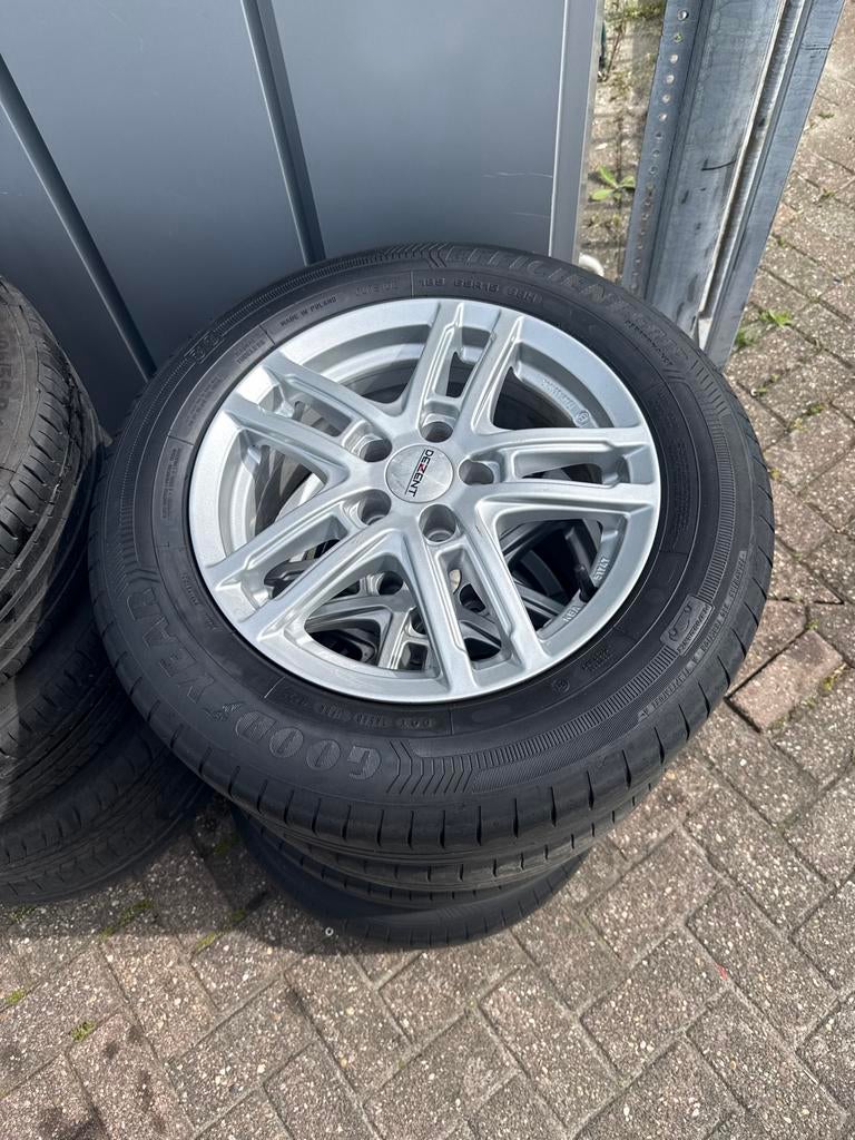 Polo velgen 2018/2024 met banden, Gebruikt, 15 inch, Banden en Velgen, Personenwagen
