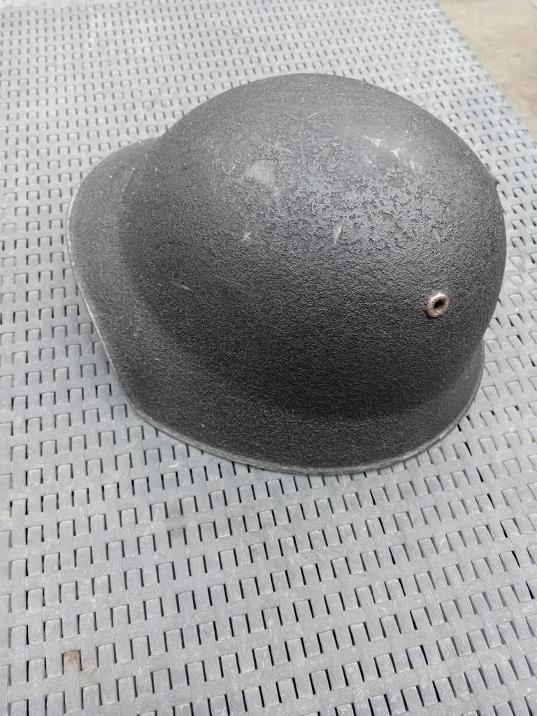 Zwitserse helm, Ophalen of Verzenden, Landmacht, Nederland, Helm of Baret