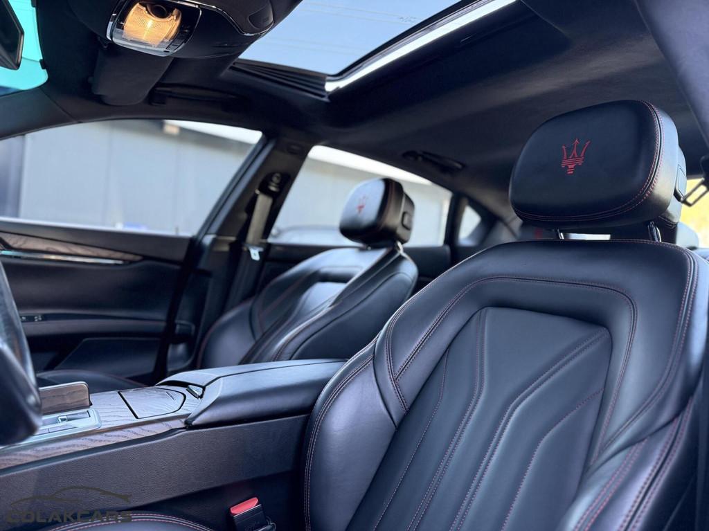 Maserati Quattroporte 3.0 S Q4 411pk Navigatie/Stoelverwarm, Auto's, Maserati, Automaat, Gebruikt, Euro 6, Zwart