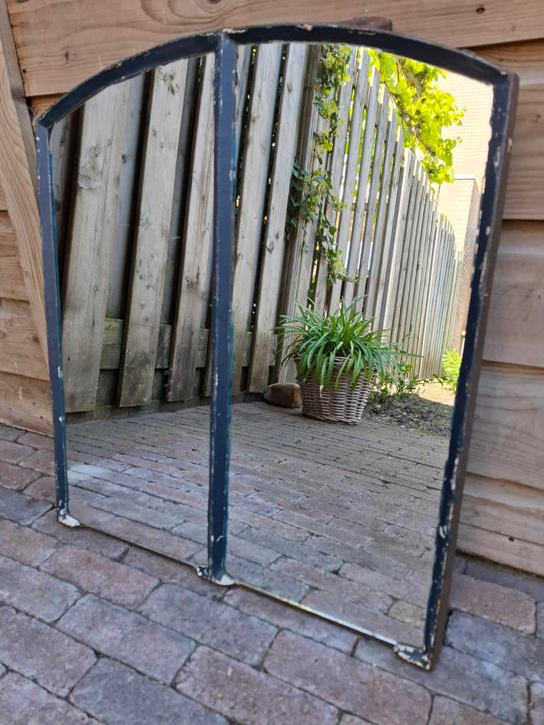 GERESERVEERD. Oud dakraam met spiegel erin, Tuin en Terras, Ophalen