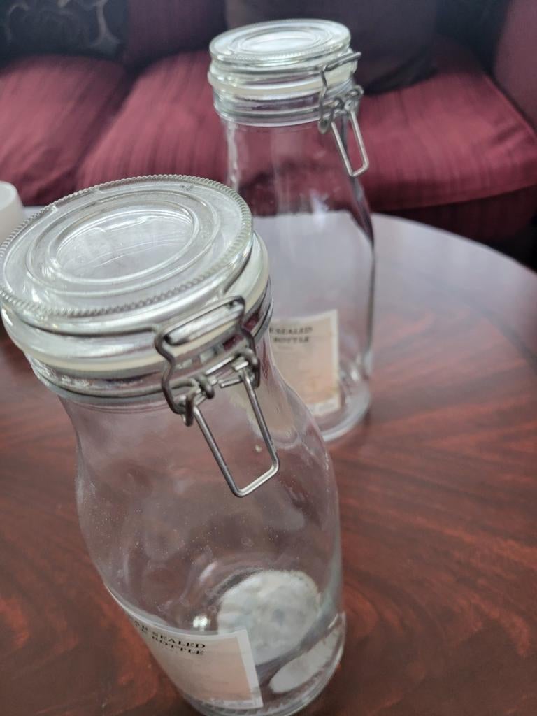 2 glazen melkflessen met beugelsluiting, Ophalen of Verzenden