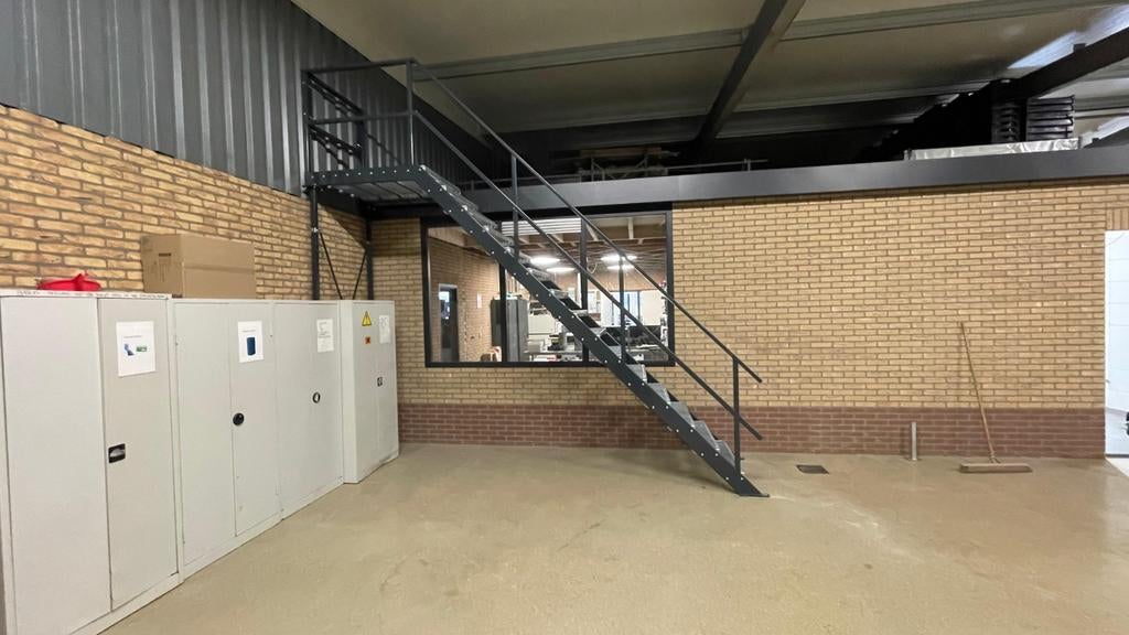 stalen trappen nieuw en gebruikt now101, Doe-het-zelf en Verbouw, Ladders en Trappen, Ophalen, 2 tot 4 meter