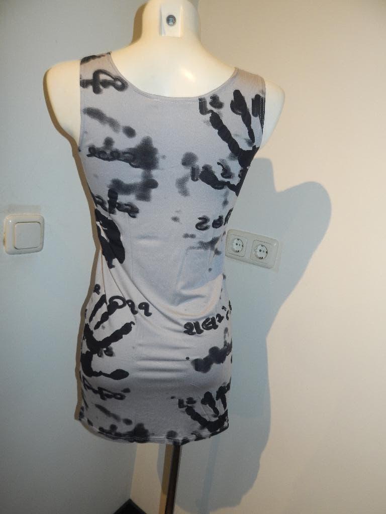 Sarah Pacini langere top grijs aparte zwarte print 2M, Kleding | Dames, Maat 38/40 (M), Verzenden, Sarah Pacini, Zo goed als nieuw