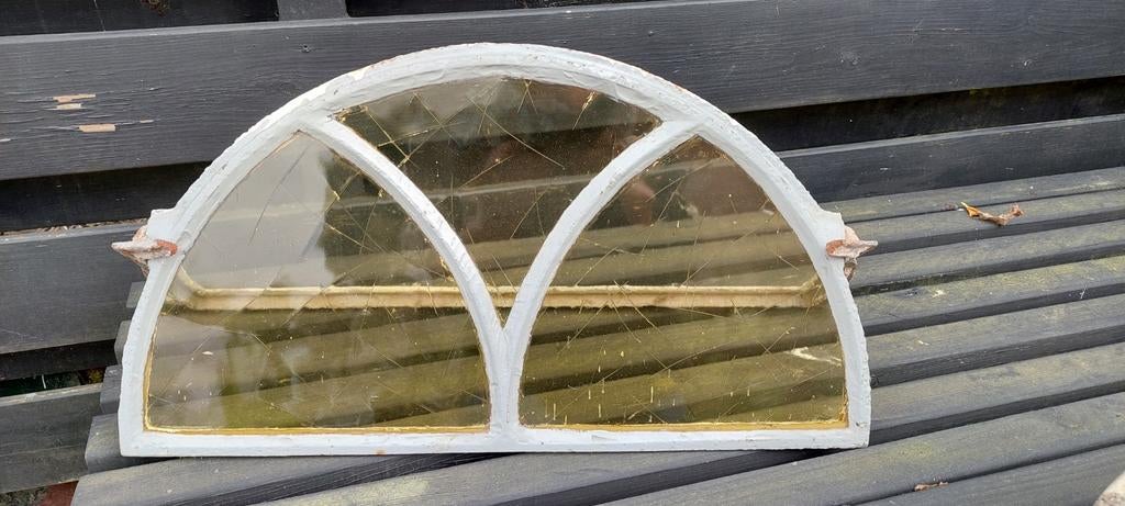 Oud stalraam, klapraampje met gekleurd glas, Ophalen