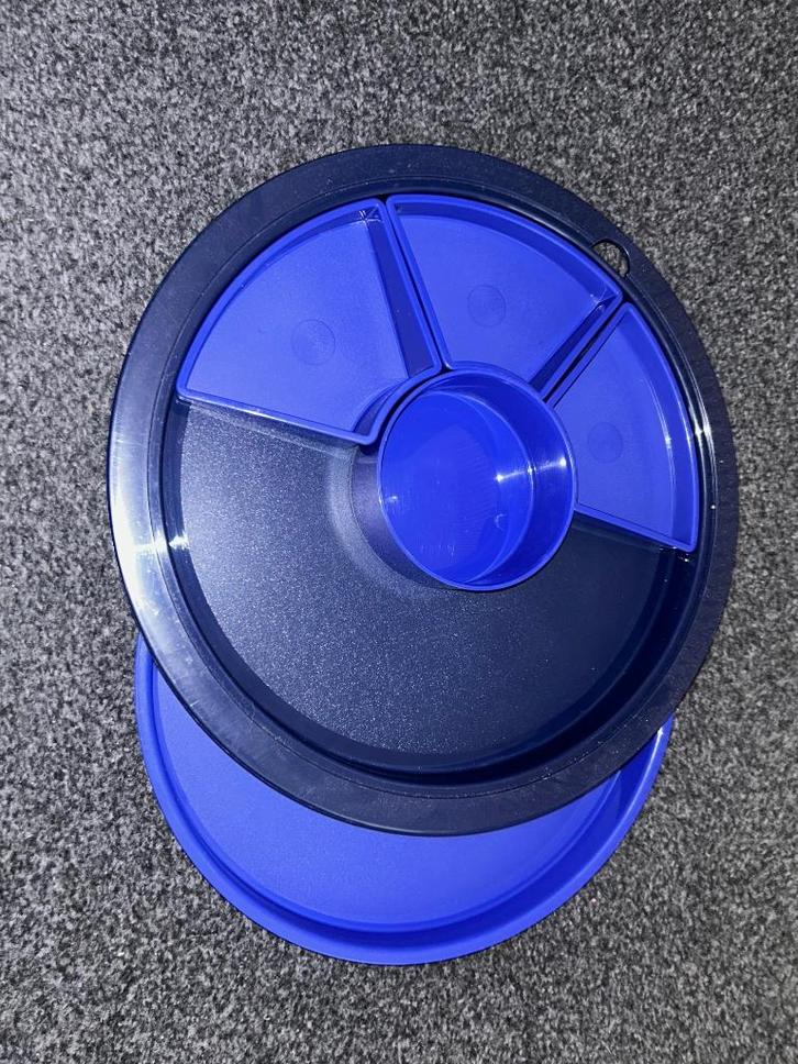 TUPPERWARE serveer / hapjes schaal in ~~nieuw~~ staat, Huis en Inrichting, Keuken | Tupperware, Zo goed als nieuw, Schaal, Blauw