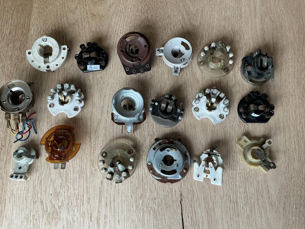 PARTIJ KOPLAMP FITTINGEN NIEUW EN GEBRUIKT DIV MERKEN, Fietsen en Brommers, Brommeronderdelen | Oldtimers, Ophalen of Verzenden